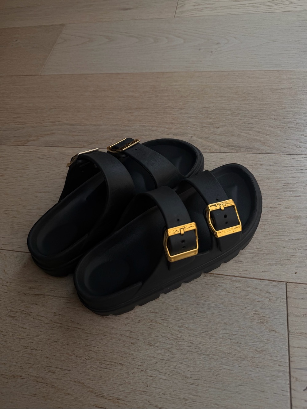 Black platform summer sandal